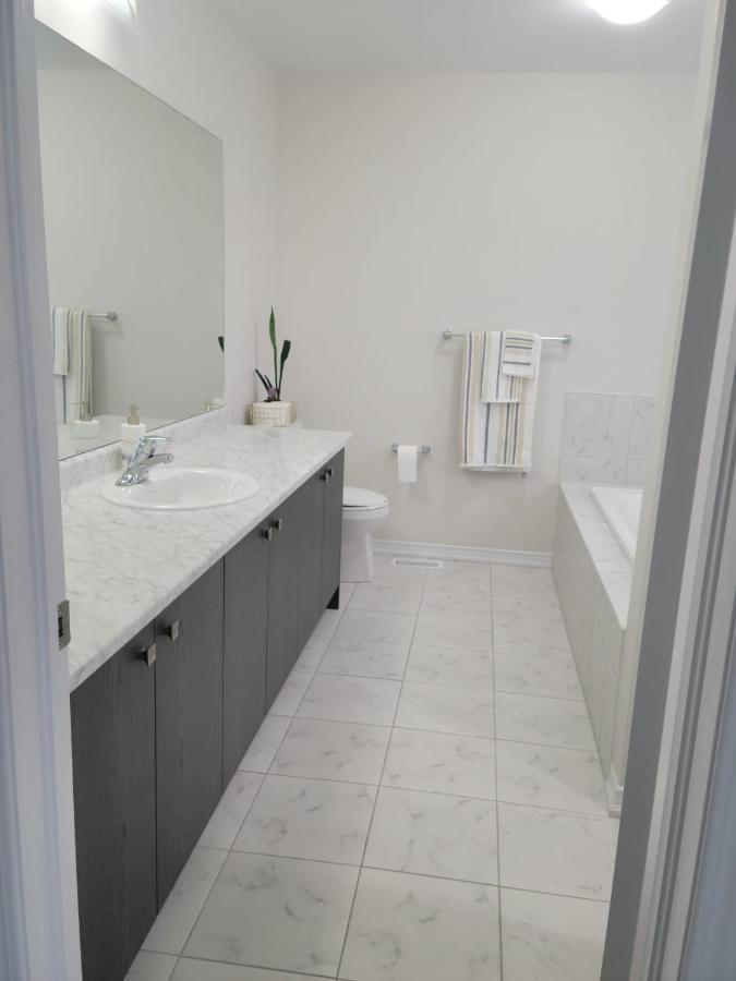 Niagara- Beautiful Cozy Sunfilled Big Complete House Minutes Drive From Falls Villa Thorold Exterior photo