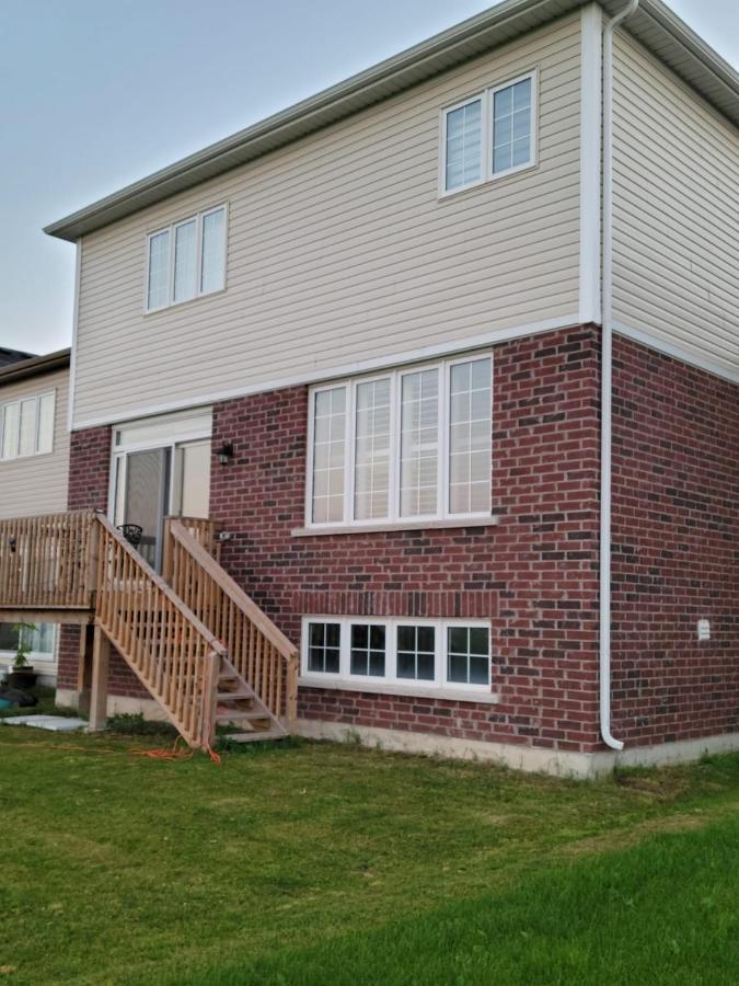 Niagara- Beautiful Cozy Sunfilled Big Complete House Minutes Drive From Falls Villa Thorold Exterior photo